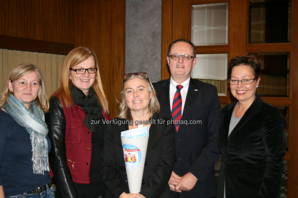 Annemarie Thallner (Fachinspektorin, Landesschulrat für OÖ), Barbara Pitzer (Landesschulinspektorin, LSR OÖ), Margit Waid (Leiterin der Abteilung Gleichstellungspolitik der JKU), Wilfried Nagl (Landesschulinspektor, LSR OÖ), Barbara Durchschlag (Abgeordnete zum Nationalrat), © JKU (24.11.2014) 