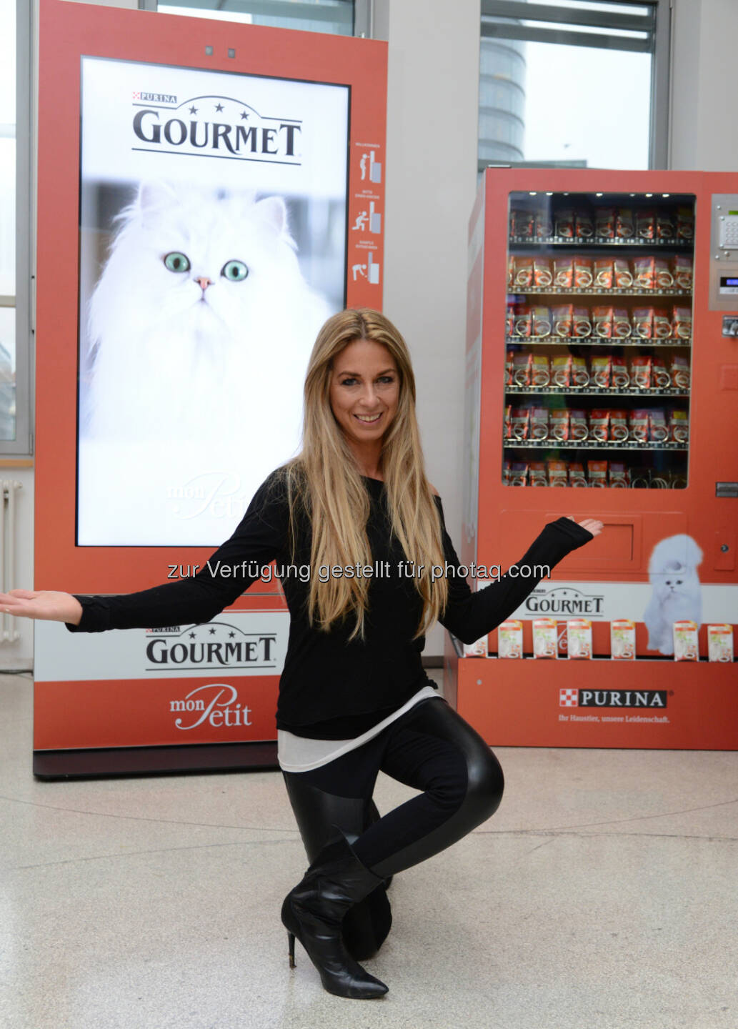 Yvonne Rueff: Purina PetCare Austria: Weltweit erster Gourmet Feinschmecker-Automat für Katzen