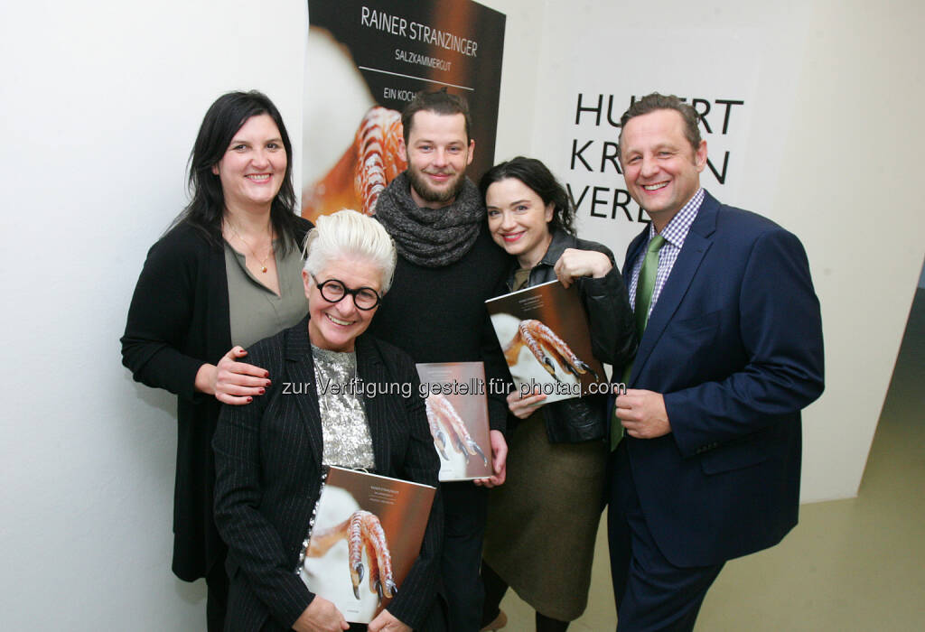 Hanna Esezobor (Projektleitung), Inge Prader (Fotografin), Rainer Stranzinger (Autor),Clara Monti (Artdirector) und Hubert Krenn (Verleger): Hubert Krenn Verlag: Rainer Stranzinger Salzkammergut - Krenn Verlag präsentiert neues Kochbuch (25.11.2014) 