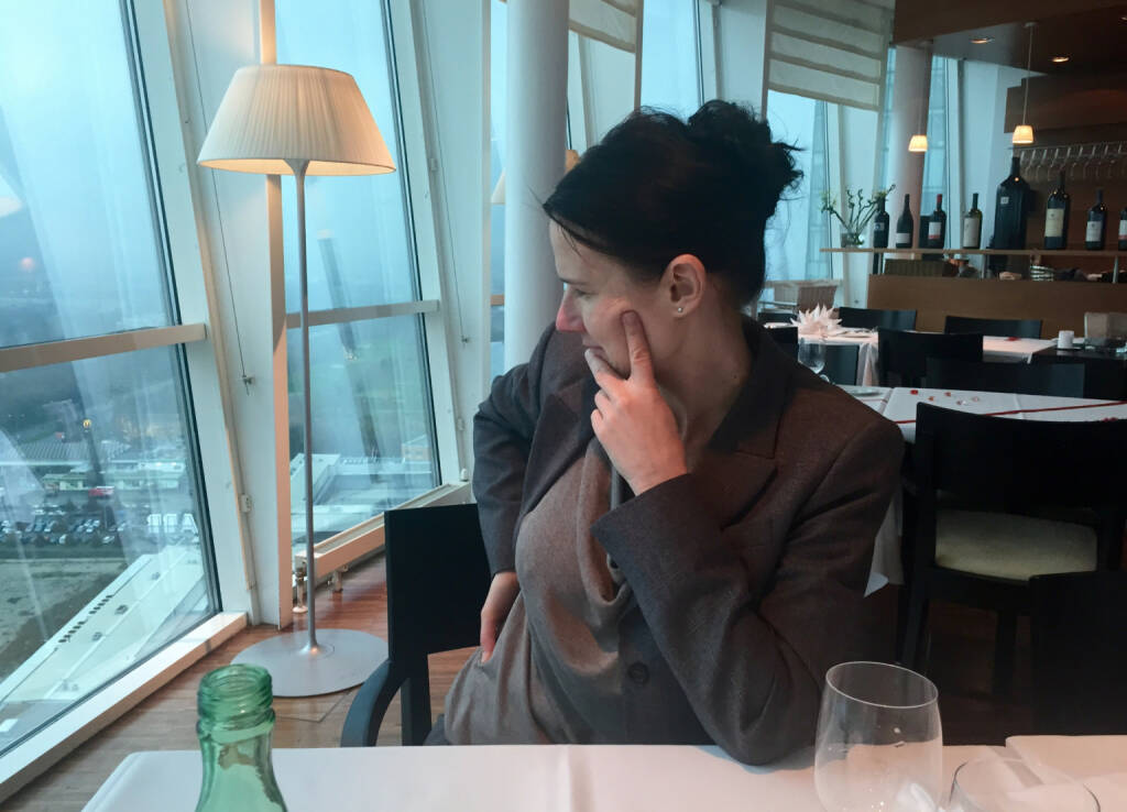 Mit Ex-Kollegin Bettina Schragl, Immofinanz, im Das Turm am Wienerberg. Blick auf Wien und Fensterputzer bzw. ein Highlight nicht nur auf Grund der Höhe der Location (25.11.2014) 