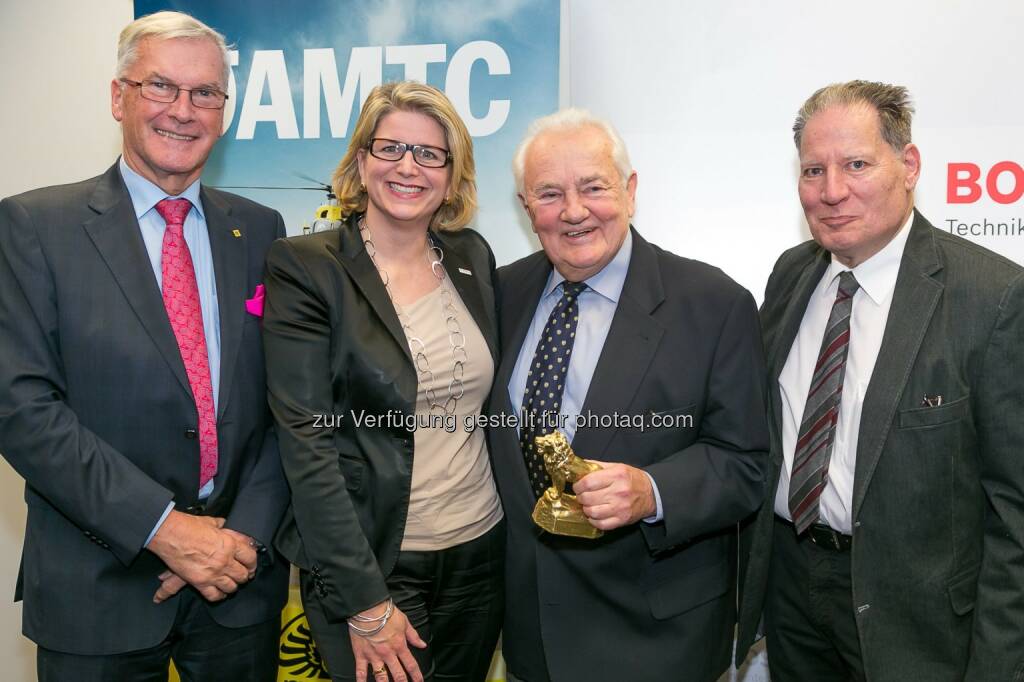 Werner Kraus (ÖAMTC-Präsident), Angelika Kiessling (Leiterin Bosch-Unternehmenskommunikation), Alfred Staffen (Preisträger), Heinz Clostermeyer (AMV-Präsident): Robert Bosch AG: Bela Barenyi-Preisverleihung 2015, © Aussendung (25.11.2014) 