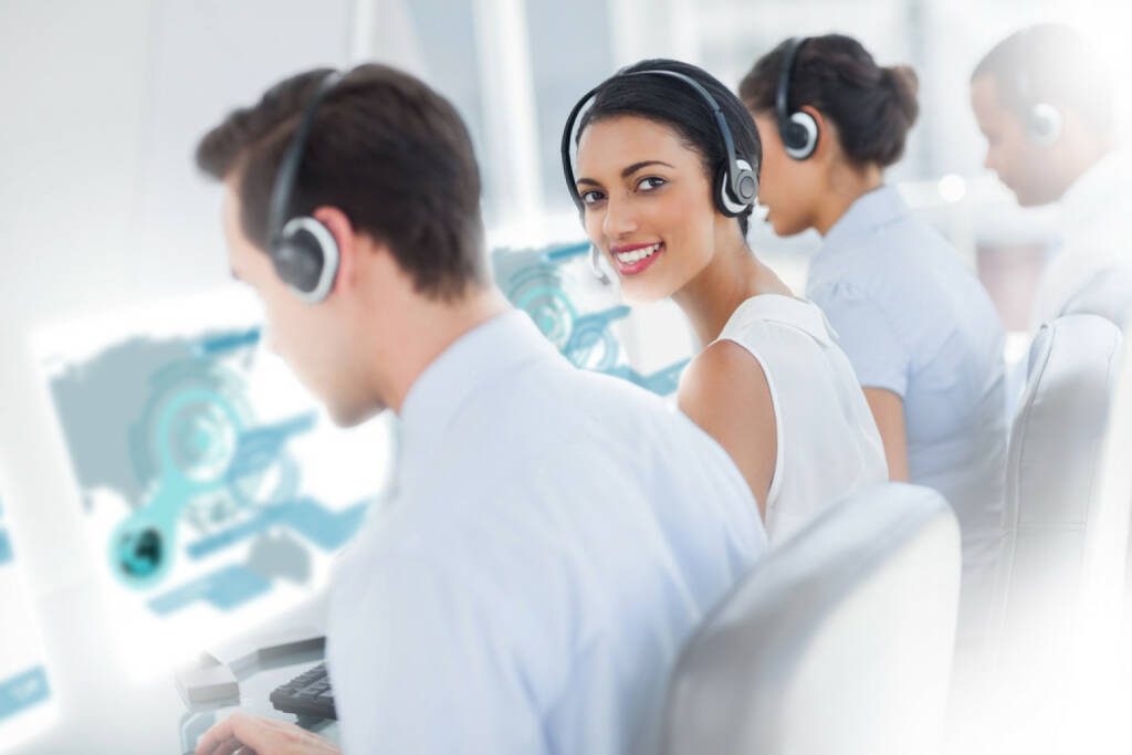 Call Center, Telefon, telefonieren, Vermittlung, Verbindung, Telekommunikation, http://www.shutterstock.com/de/pic-153721334/stock-photo-pretty-call-center-worker-using-futuristic-interface-hologram-smiling-at-camera-in-office.html (04.12.2014) 