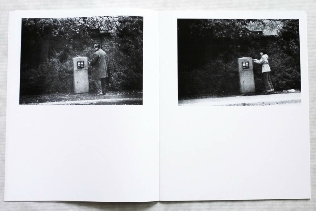 Jens Klein - Hundewege (2013), 140 Euro, http://josefchladek.com/book/jens_klein_-_hundewege (08.12.2014) 