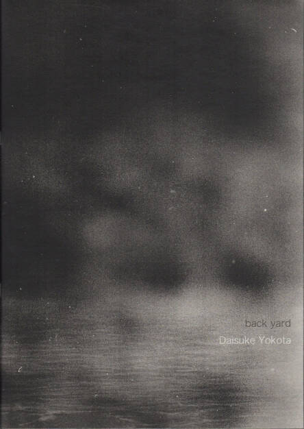 Daisuke Yokota - Back Yard (2011), 350-450, http://josefchladek.com/book/daisuke_yokota_-_back_yard (08.12.2014) 