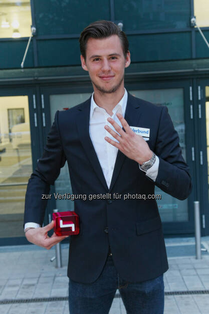 Heinz Lindner (FK Austria) am 10.12.  beim Puls 4 News Quiz-Promi Mittwoch: Wiener Derby um 19:20 Uhr mit Heinz Lindner und Michael Schimpelsberger (Foto: Puls 4), © Aussendung (09.12.2014) 