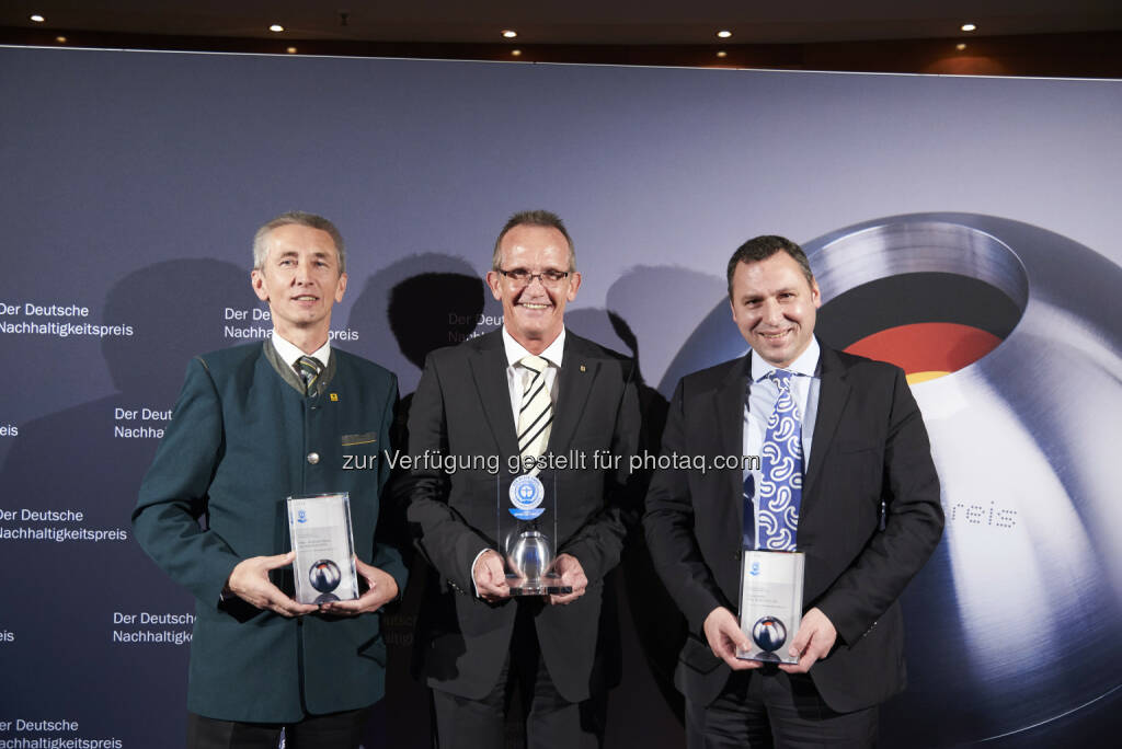 Erwin Stubenschrott, KWB; Reinhold Schlierkamp, Kyocera; Martin Multhaupt, Hülsta: KWB Biomasseheizungen: KWB unter den Top 3 des „Blauer Engel-Preis“ 2014, © Aussendung (10.12.2014) 