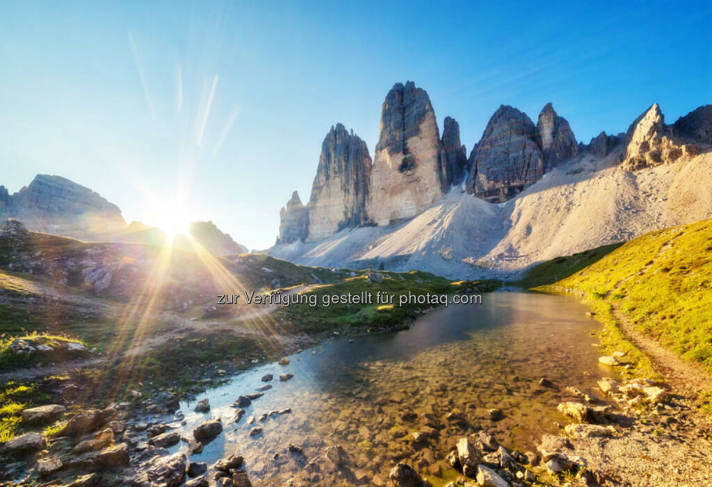 Dolomiten, Italien, Berg, Spitze, oben, top, http://www.shutterstock.com/de/pic-218144743/stock-photo-great-view-of-the-sunny-lago-rienza-ursprung-in-national-park-tre-cime-di-lavaredo-dolomites.html, © teilweise www.shutterstock.com (10.12.2014) 