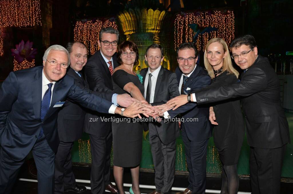 Gerhard Gucher (Direktor Vamed Vitaltiy World), László Kovacs (Präsident des Verbands Ungarischer Gastgewerbe), Dr. Ádám Ruszinko (Ungarischer Staatssekretär für Tourismus), Katalin Pfandler (Präsidentin von Aquaworld Zrt.), Franz Graf (General Manager Aquaworld Resort Budapest), Thomas Bauer (COO Vamed Vitality World), Susanne Nitsch (Leitung Marketing Vamed Vitality World), Gábor Maraczi (Direktor für Stratégie und Marketing des Ungarischen Tourismusamtes): Vamed Vitality World erweitert das Angebot: Eine neue Erlebniswelt im 4*-Superior Aquaworld Resort Budapest, © Aussendung checkfelix (11.12.2014) 