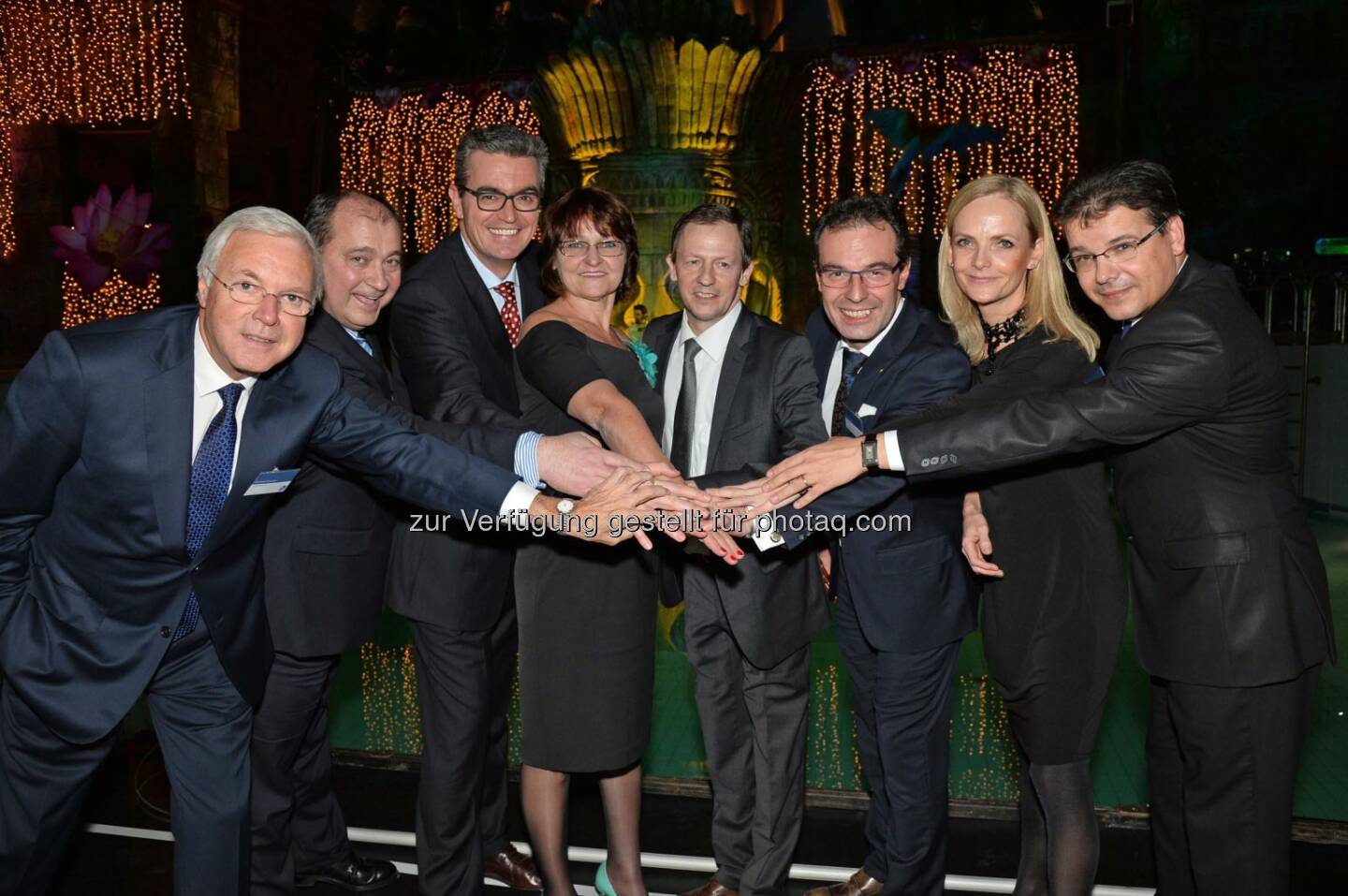 Gerhard Gucher (Direktor Vamed Vitaltiy World), László Kovacs (Präsident des Verbands Ungarischer Gastgewerbe), Dr. Ádám Ruszinko (Ungarischer Staatssekretär für Tourismus), Katalin Pfandler (Präsidentin von Aquaworld Zrt.), Franz Graf (General Manager Aquaworld Resort Budapest), Thomas Bauer (COO Vamed Vitality World), Susanne Nitsch (Leitung Marketing Vamed Vitality World), Gábor Maraczi (Direktor für Stratégie und Marketing des Ungarischen Tourismusamtes): Vamed Vitality World erweitert das Angebot: Eine neue Erlebniswelt im 4*-Superior Aquaworld Resort Budapest