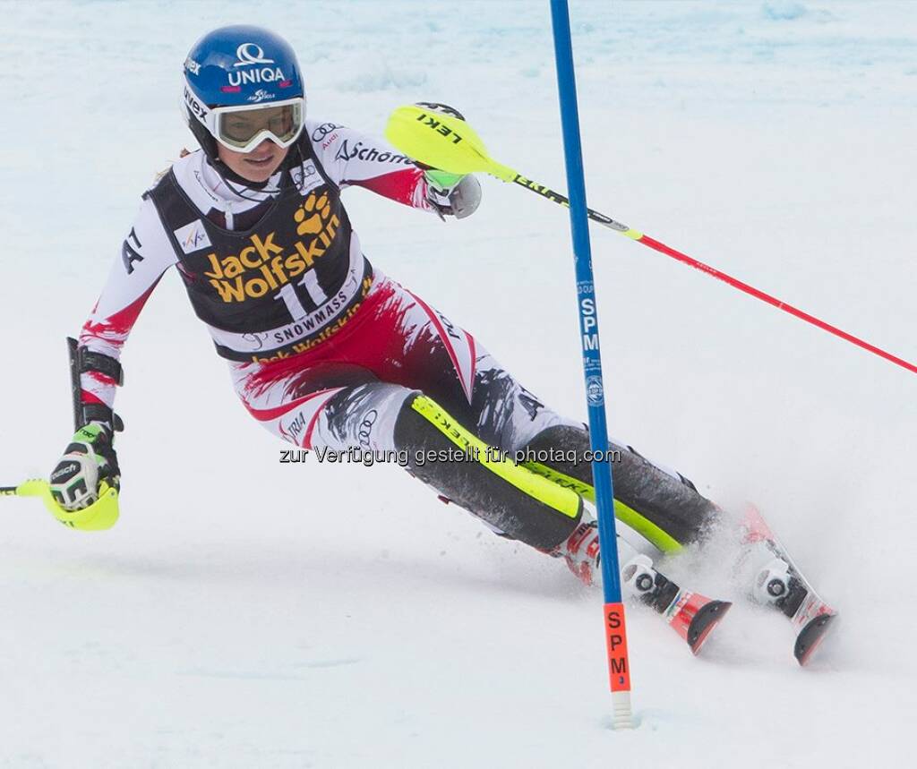 Uniqa: Bernadette, lass es beim Slalom um 9:30 Uhr in Aare ordentlich krachen! Wir halten dir die Daumen. :)  Source: http://facebook.com/uniqa.at, © Aussendung (13.12.2014) 