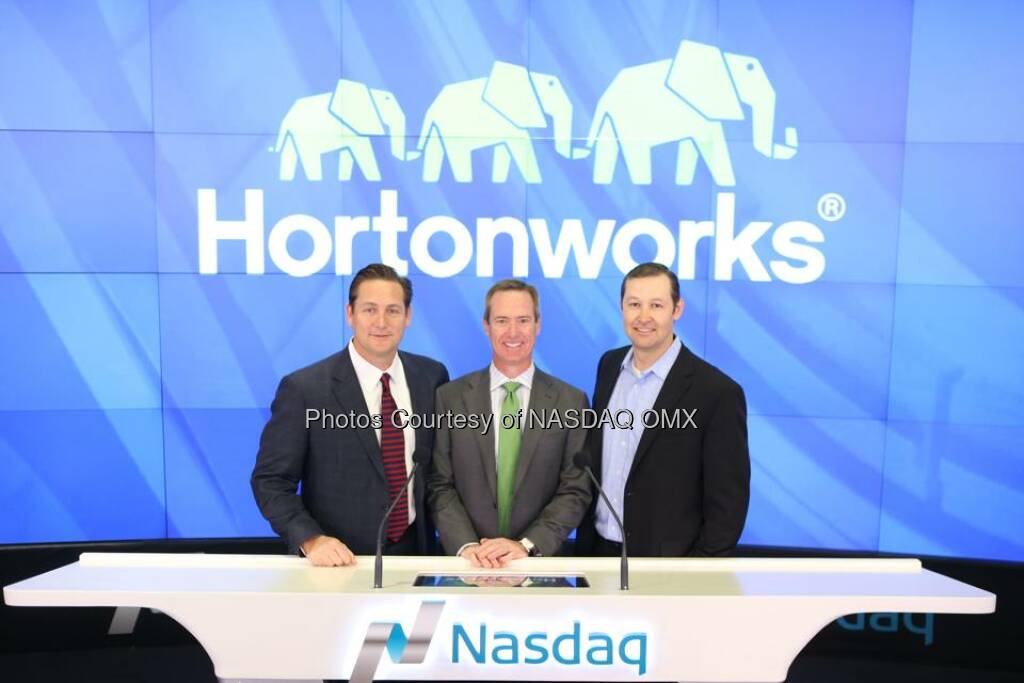 More photos from Hortonworks ringing the Nasdaq Opening Bell to celebrate their #IPO today!  Source: http://facebook.com/NASDAQ (13.12.2014) 