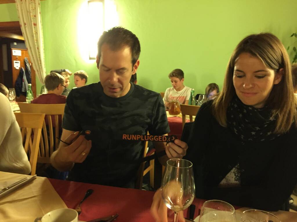 Thomas Baucek, Beate Baucek, LC Wienerwaldschnecken, mit dem Runplugged-Laufgurt (15.12.2014) 