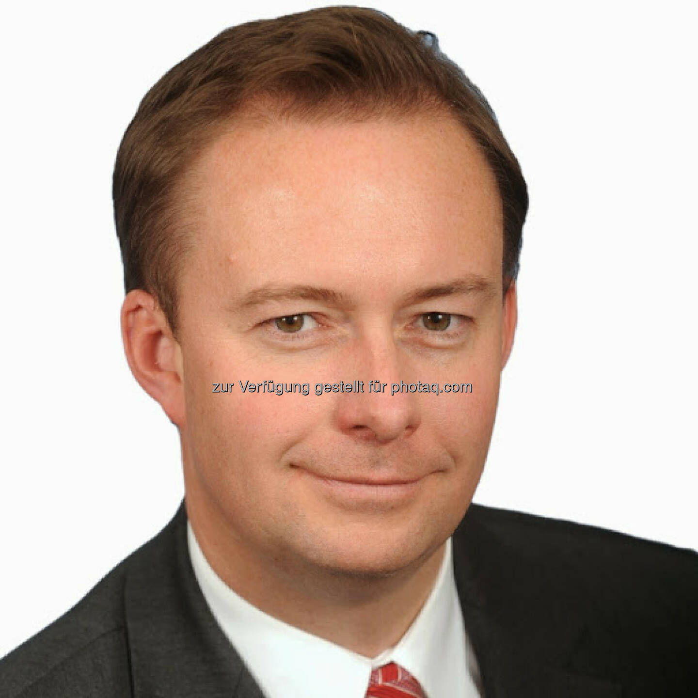 Florian Dickgreber, A.T. Kearney Partner und Mitautor der Studie: A.T. Kearney: Telekommunikationskonzerne sind an einem Scheideweg. Europas Telekombranche muss sich zum Überleben radikal verändern