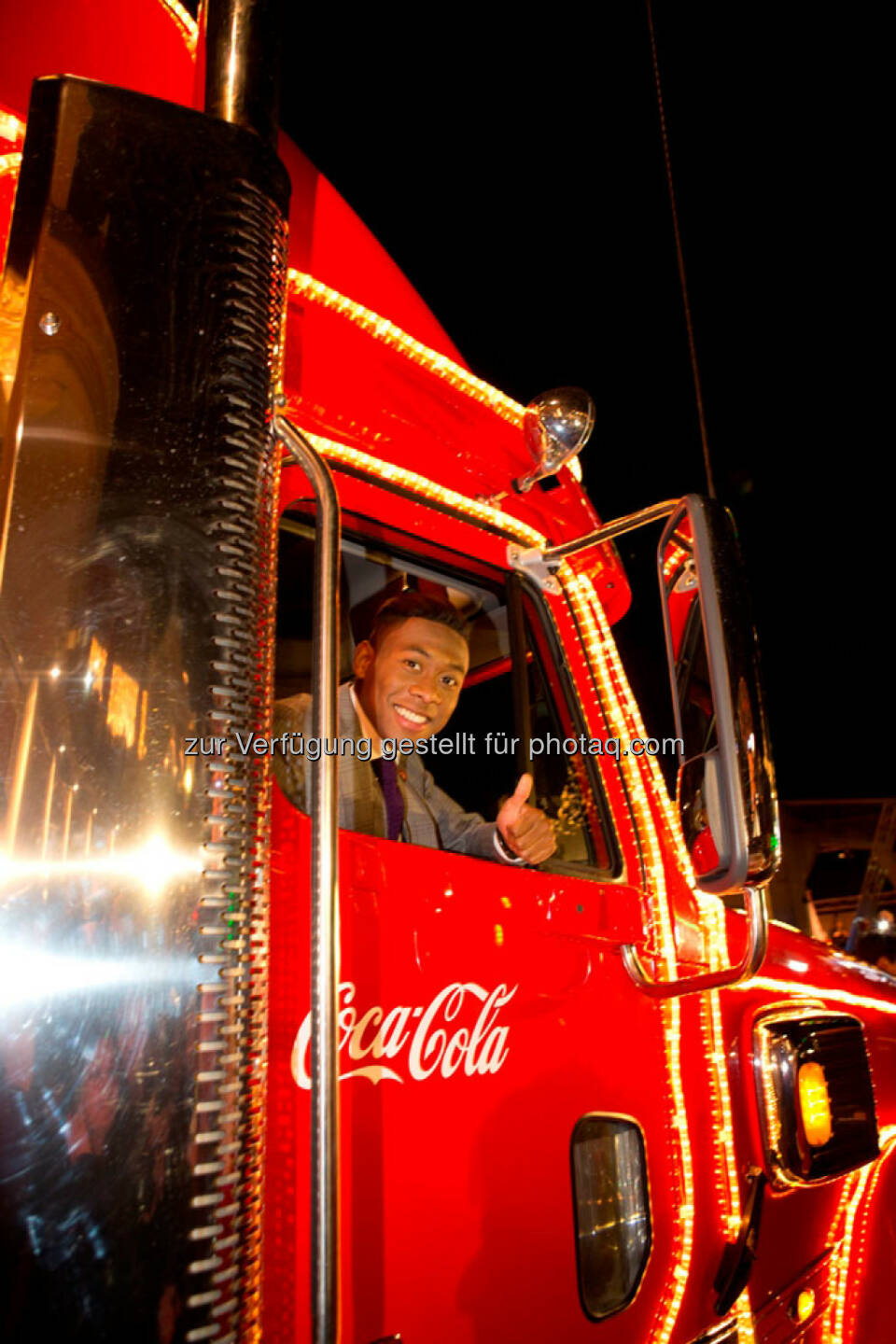 David Alaba im Coca-Cola Weihnachtstruck.
