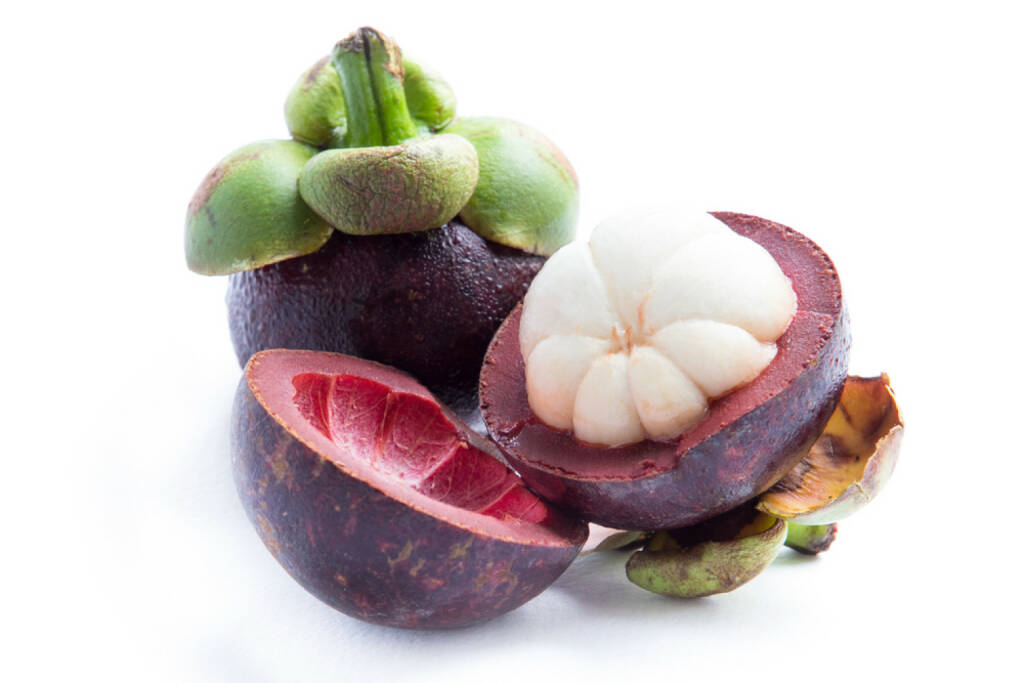 Mangosteen, Superfruit, http://www.shutterstock.com/de/pic-198539261/stock-photo-mangosteen-with-white-background.html, © www.shutterstock.com (24.12.2014) 