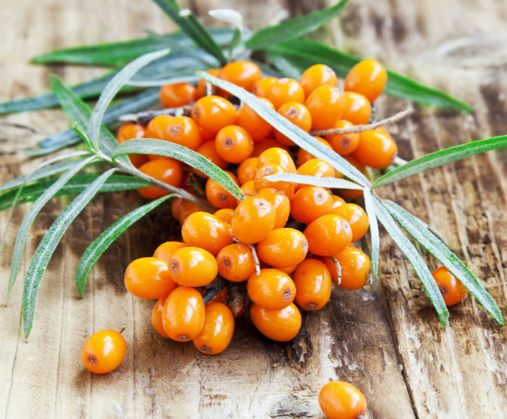 Sanddorn, Superfruit, http://www.shutterstock.com/de/pic-218145196/stock-photo-seabuckthorn-berries-on-wooden-background.html, © www.shutterstock.com (24.12.2014) 