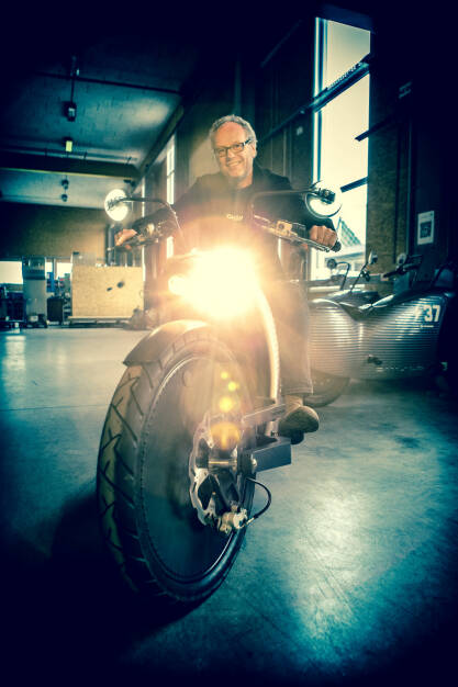 Martina Draper: Mein persönliches Foto des Jahres ist dieses, von Johann Hammerschmid, CEO Johammer Elektromotorrad, einfach weil ich finde, dass es mir gut gelungen ist :-) (25.12.2014) 