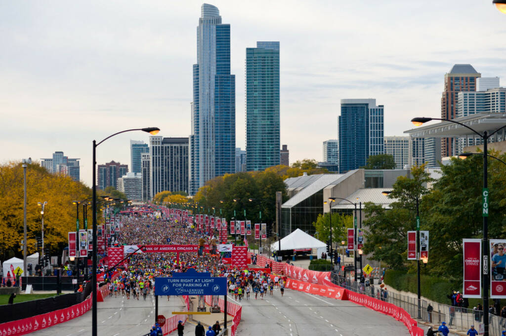 Chicago, Marathon, The Big 6, The Big Six, Läufer, Start, Skyline, <a href=http://www.shutterstock.com/gallery-946957p1.html?cr=00&pl=edit-00>Max Herman</a> / <a href=http://www.shutterstock.com/editorial?cr=00&pl=edit-00>Shutterstock.com</a>, Max Herman / Shutterstock.com, © www.shutterstock.com (25.12.2014) 