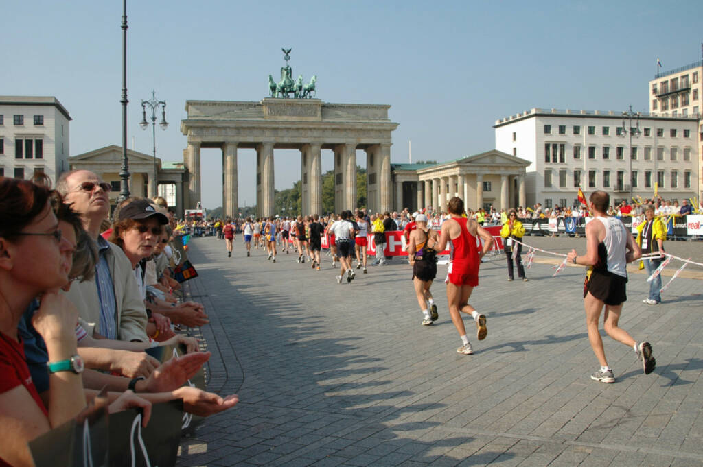 Berlin, Marathon, Deutschland, Läufer, Brandenburger Tor, The Big 6, The Big Six, <a href=http://www.shutterstock.com/gallery-320989p1.html?cr=00&pl=edit-00>360b</a> / <a href=http://www.shutterstock.com/editorial?cr=00&pl=edit-00>Shutterstock.com</a>, 360b / Shutterstock.com, © www.shutterstock.com (25.12.2014) 