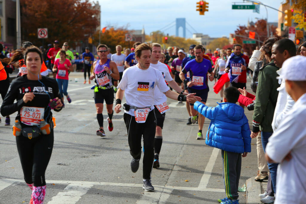 New York City, USA, Marathon, Läufer, trinken, The Big 6, The Big Six, <a href=http://www.shutterstock.com/gallery-940660p1.html?cr=00&pl=edit-00>a katz</a> / <a href=http://www.shutterstock.com/editorial?cr=00&pl=edit-00>Shutterstock.com</a>, a katz / Shutterstock.com, © www.shutterstock.com (25.12.2014) 