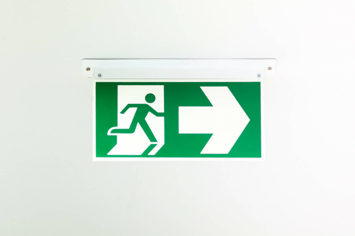 Notausgang, Ausgang, Exit, laufen, Not, Hilfe, emergency, http://www.shutterstock.com/de/pic-181299071/stock-photo-green-emergency-exit-sign-showing-the-way-to-escape.html
