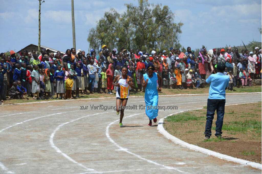 Eröffnung des Run2gether- Kiambogo Primary School – Stadium, © Run2gether (07.01.2015) 