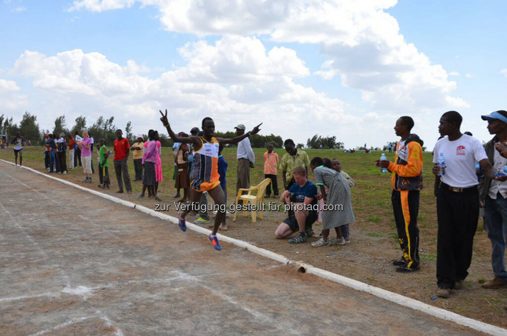 Eröffnung des Run2gether- Kiambogo Primary School – Stadium, © Run2gether (07.01.2015) 