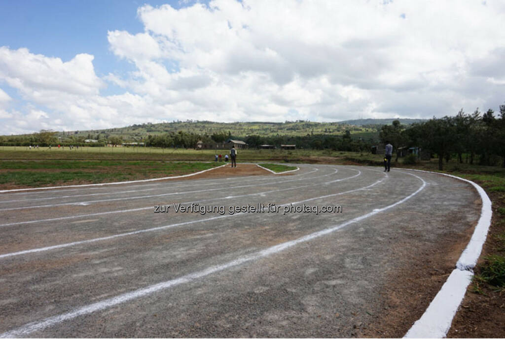 Eröffnung des Run2gether- Kiambogo Primary School – Stadium, Laufbahn, © Run2gether (07.01.2015) 
