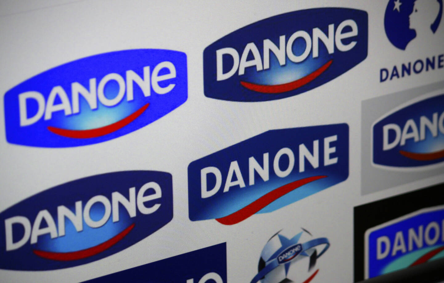 Danone, Logo, <a href=http://www.shutterstock.com/gallery-320989p1.html?cr=00&pl=edit-00>360b</a> / <a href=http://www.shutterstock.com/editorial?cr=00&pl=edit-00>Shutterstock.com</a>