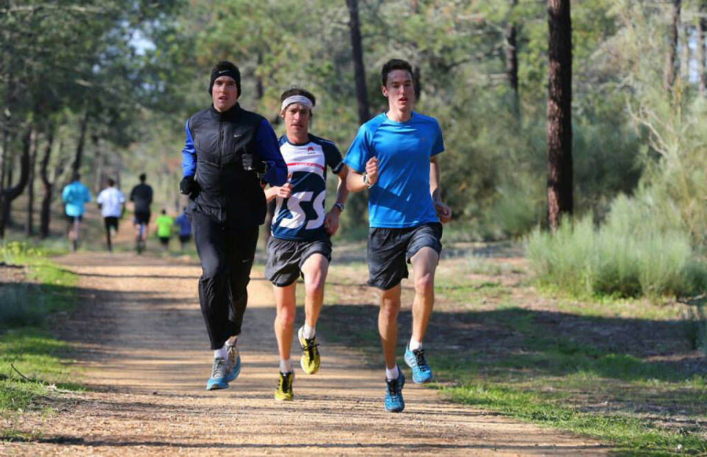 Andreas Vojta, Martin Mistelbauer, Dominik Stadlmann. Dann noch 5km steigernd bis 3:00/km, da ist die Gruppe schon relativ klein (der Andi friert noch ein bisserl..). , © Wilhelm Lilge (10.01.2015) 