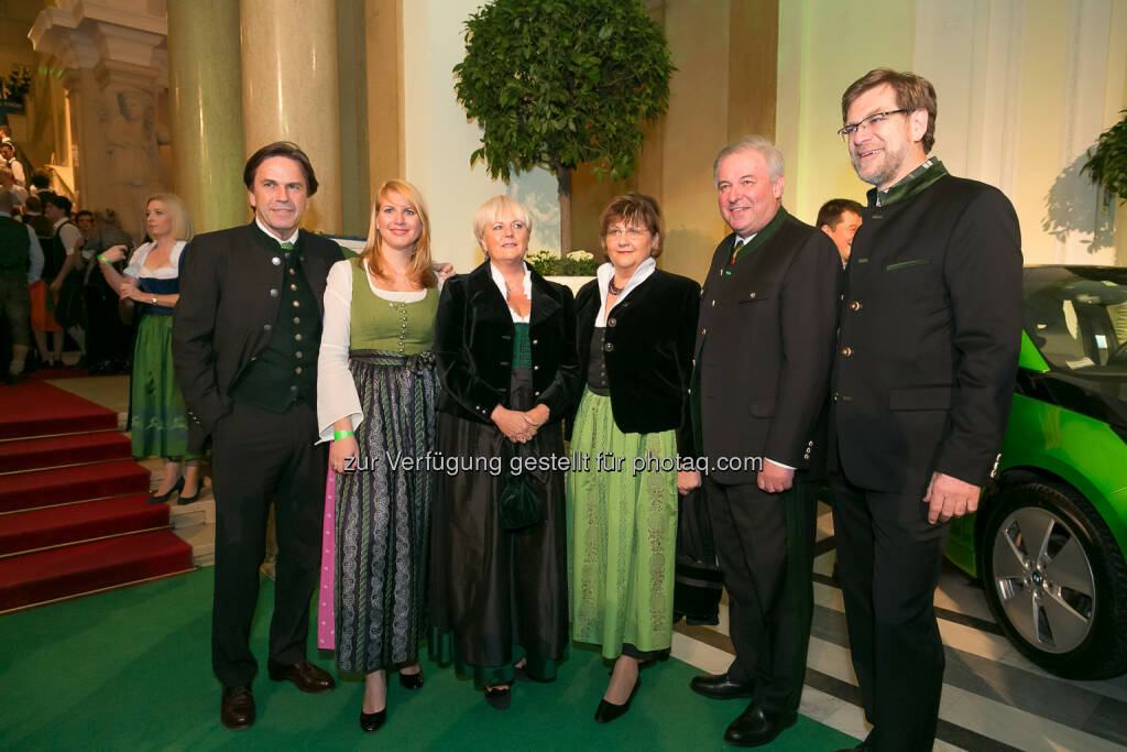 Landeshauptmann Franz Voves, Nationalrätin und Obmann-Stellvertreterin des Vereins der Steirer in Wien, Elisabeth Hakel, die Gattinnen der Landeshauptmänner, Landeshauptmannstellvertreter Hermann Schützenhöfer sowie Nationalrat Andreas Zakostelsky, Obmann des Vereins der Steirer in Wien: Verein der Steiermärker in Wien: Steirerball 2015 (12.01.2015) 