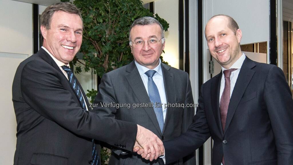 Philippe Ferragu, CGRO Hager Group, the representative of Bocchiotti group and Daniel Hager, CEO of Hager Group): Hager Group übernimmt italienischen Marktführer im Bereich Leitungsführung und Raumanschlusssysteme, © Aussendung (12.01.2015) 