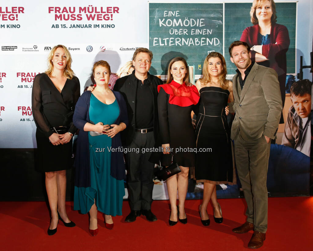 Alwara Höfels; Gabriela Maria Schmeide; Justus von Dohnányi; Mina Tander; Anke Engelke; Ken Duken: Constantin Film: Sönke Wortmanns neue Komödie Frau Müller muss weg feiert Premiere in Köln, obs/© 2015 Constantin Film Verleih GmbH / Andreas Rentz, © Aussendung (13.01.2015) 