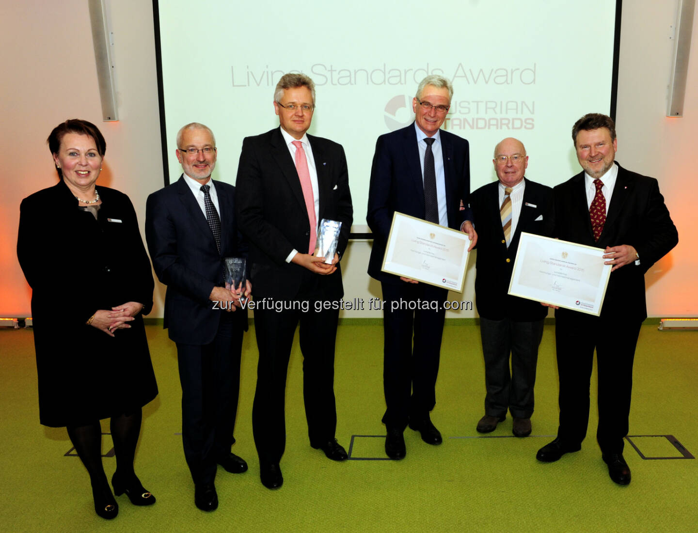 Elisabeth Stampfl-Blaha (Direktorin Austrian Standards), Erich Hechtner (Magistratsdirektor und Landesamtsdirektor Stadt Wien), Florian Teufelberger (Geschäftsführer Teufelberger Holding AG), Peter Morwitzer (Landesbaudirektor Land Niederösterreich), Walter Barfuß (Präsident Austrian Standards), Michael Ludwig (Stadtrat für Wohnen, Wohnbau und Stadterneuerung Stadt Wien) - Austrian Standards: Auszeichnungen für vorbildliches Normungs- und Normenmanagement (Bild: Peter Tuma)