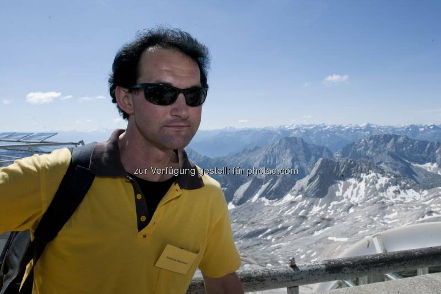 Tausende Touristen „erklimmen“ jährlich die Zugspitze. Mit 2600 Metern über dem Meeresspiegel befindet sich dort die höchste Post-Filiale Deutschlands. Für die ist Andreas Oberauer - der „Zugspitz-Postbote“ - verantwortlich. Ein cooler Arbeitsplatz - im wahrsten Sinne des Wortes!  Source: http://facebook.com/deutschepost