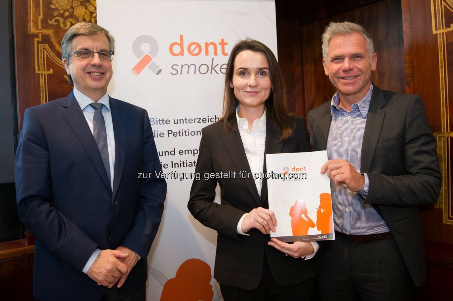 Hellmut Samonigg (Präsident der OeGHO und Initiator von Don't Smoke), Daniela Jahn-Kuch (Schwester von Kurt Kuch) und Andreas Büchelhofer (Geschäftsführer Gallup Institut).: Österreichische Gesellschaft für Hämatologie und Onkologie (OeGHO): Gallup-Studie bestätigt Don't Smoke-Ziele