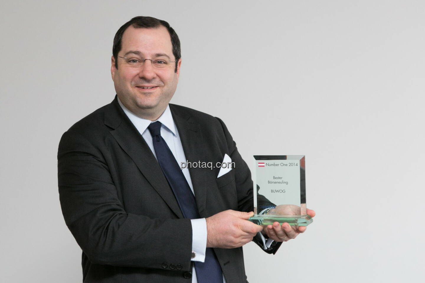 Daniel Riedl (CEO Buwog) als Börseneuling des Jahres 2014 von Deloitte und Börse Social Network ausgezeichnet. Bericht hier: http://www.christian-drastil.com/blog/2015/01/19/buwog_sieht_unseren_number_one_award_als_auftrag_fur_2015
