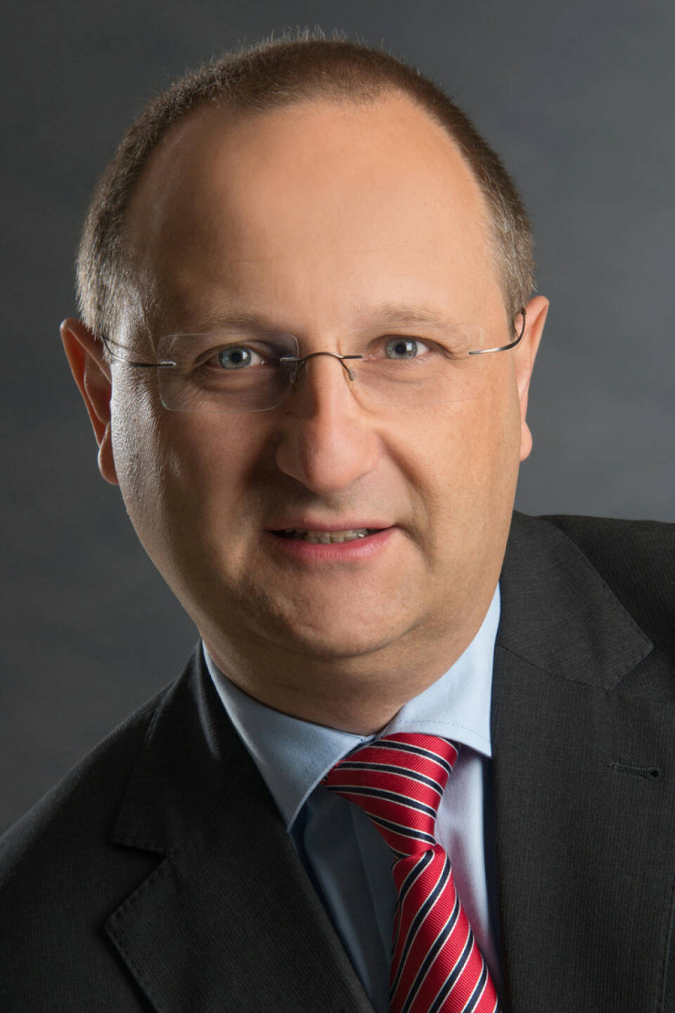 Polytec: Paul Rettenbacher (49) übernimmt die Funktion des Investor Relations-Managers beim Autozulieferer in Hörsching von Manuel Taverne, der zum Flugzeughersteller FACC AG nach Ried/Innkreis wechselte. Paul Rettenbacher hat langjährige PR- und Marketing-Erfahrung und war zuletzt sieben Jahre als IR-Manager tätig