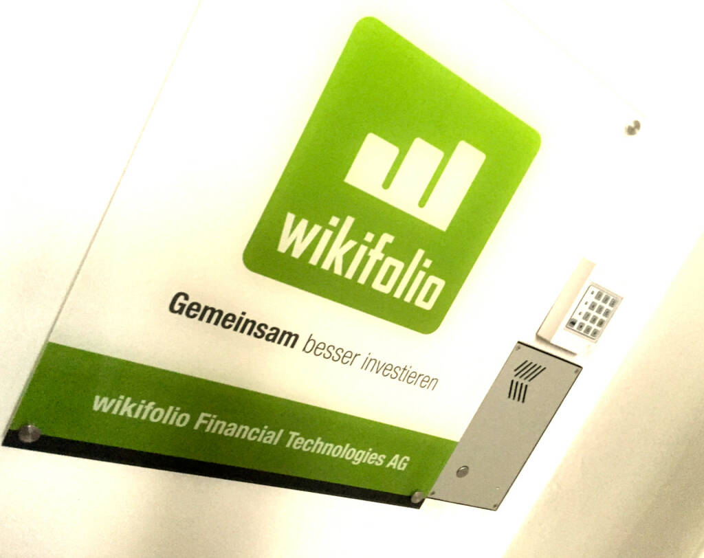 Besuch im neuen wikifolio-Office in 1090. Zuviele Menschen für ein Bild. Es sieht ganz so aus, als könnten die Besuche regelmässig werden (23.01.2015) 