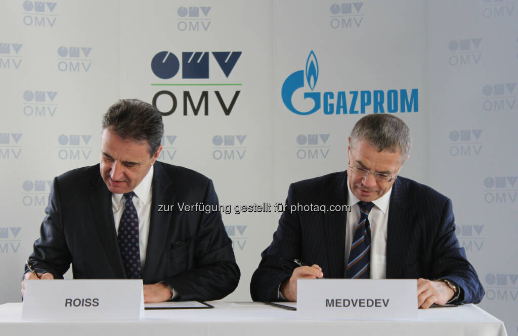 OMV Generaldirektor Gerhard Roiss (li.) und Gazprom Deputy Chairman Alexander Medvedev - OAO Gazprom und OMV unterzeichnen Anpassung für Gaslieferungen, wichtiger Schritt für weiterhin zuverlässige Gaslieferungen nach Österreich (Bild: OMV)
, © Aussendung (28.01.2015) 