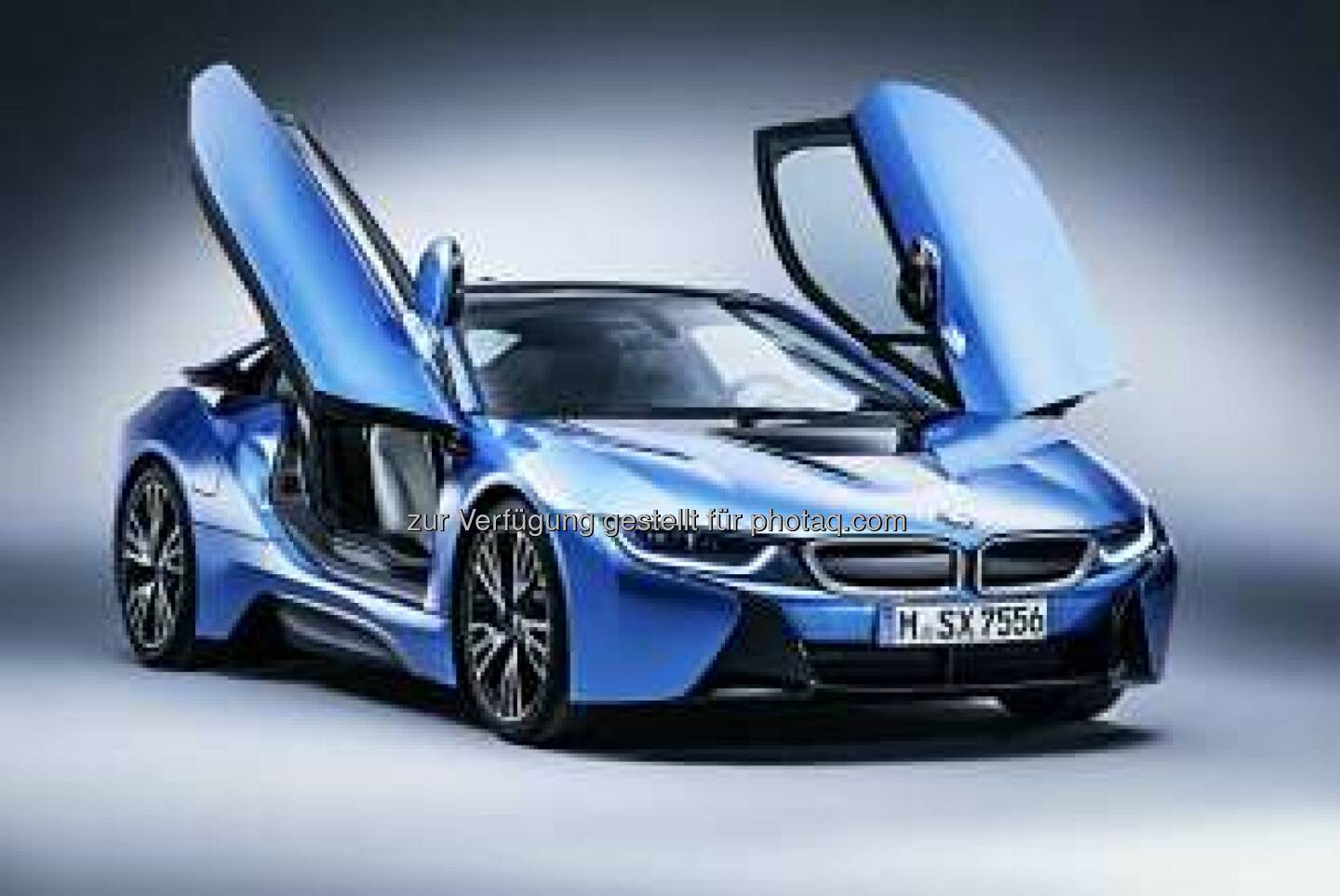 BMW bei der Leserwahl von „auto motor und sport“ ausgezeichnet. BMW 5er Reihe bei „Best Cars 2015“ erfolgreich, BMW i8 gewinnt „International Paul Pietsch Award“.