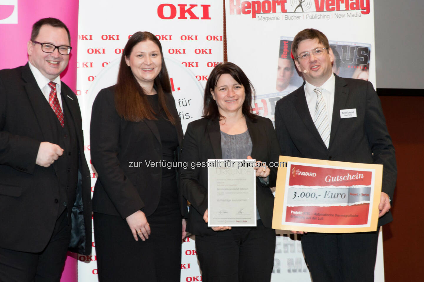 Christian Rupp (Sprecher der Plattform Digitales Österreich des Bundeskanzleramts), Barbara Novak (IT-Sprecherin und Abgeordnete zum Wiener Landtag), Claudia Windisch (Siemens Projektleiterin der Forschungsgruppe Video Analytics aus Graz), Martin Szelgrad (Report Verlag): Energieoptimierung im Flug: Siemens-Forscher erhalten Auszeichnung für Software, Copyright: Milena Krobath