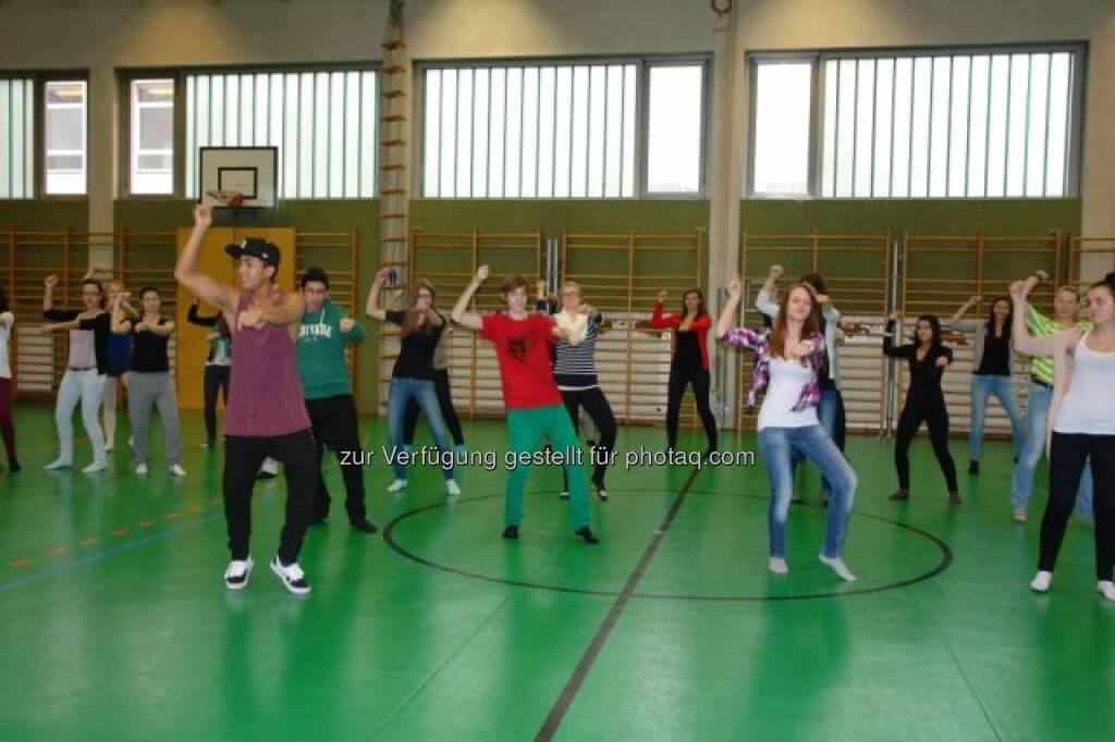 Zumba Workshop, Sport in der VBS Floridsdorf, siehe http://www.christian-drastil.com/2013/02/13/vbs-floridsdorf-borseklasse-ergometerklasse-gelebte-vielfalt/, © VBS Floridsdorf (13.02.2013) 