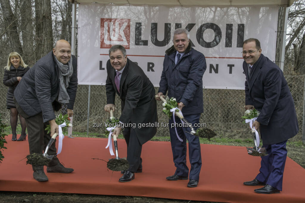 Aleksei Lambin - Lukoil Director Europe, Walter Ruck - Präsident der Wirtschaftskammer Wien, Vagit Alekperov - Präsident OAO Lukoil, Maxim Donde - Generaldirektor Lukoil Lubricants - Lukoil startet den Ausbau des Lukoil Schmiermittelwerkes in Wien (Bild: Helmuth Harich), © Aussendung (30.01.2015) 