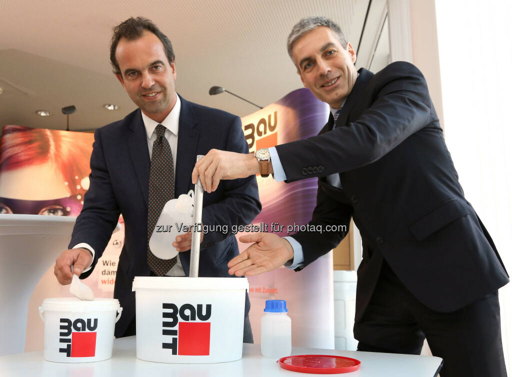 Robert Schmit, Geschäftsführer der Baumit Beteiligungen GmbH und Georg Bursik, Geschäftsführer der Wopfinger Baustoffindustrie GmbH präsentierten Innovationen auf der Bauen&Energie Messe 2015 in Wien., © Aussender (13.02.2015) 