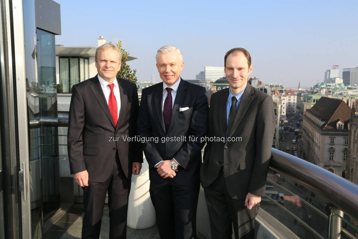 Leiter der Ottomotoren Entwicklung Volkswagen Wolfgang Demmelbauer-Ebner, Robert Grüneis, Obmann des Fachverbands der Gas- und Wärmeversorgungsunternehmungen und Vorstand der Wiener Stadtwerke sowie Michael Mock, Geschäftsführer des Fachverbands der Gas- und Wärmeversorgungsunternehmungen.: Fachverband Gas Wärme: Erdgasmobilität: Forderungen, Perspektiven, Visionen