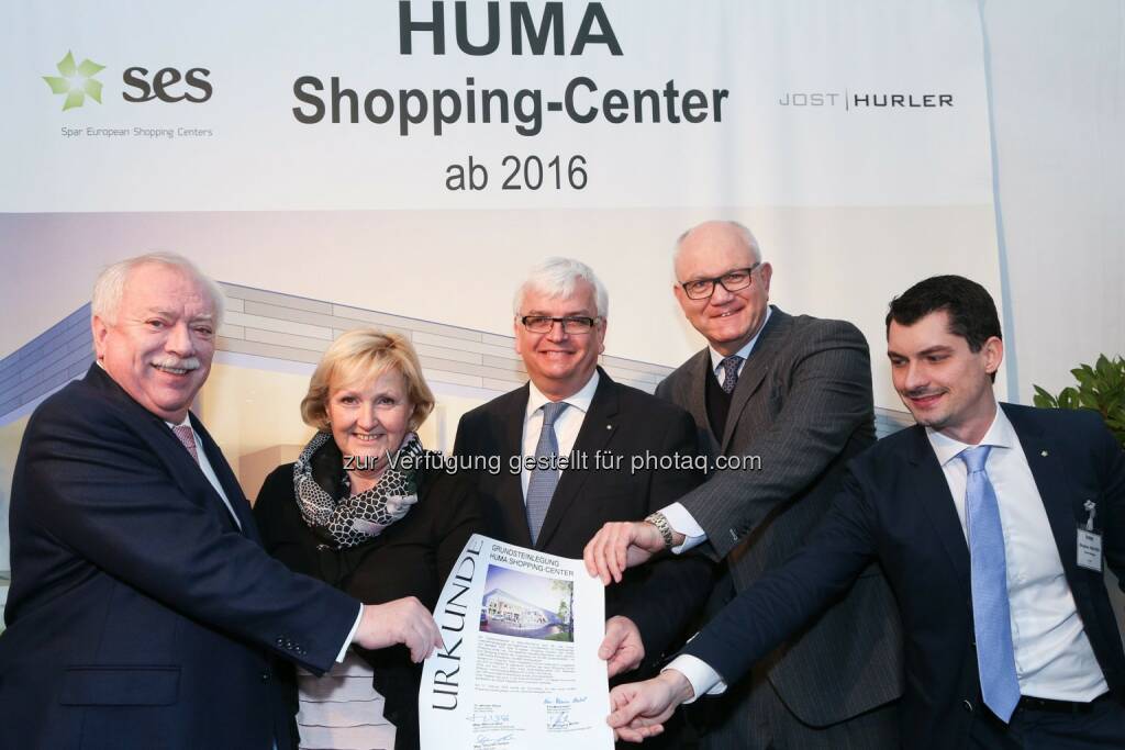 Michael Häupl (Bürgermeister der Stadt Wien), Eva-Maria Hatzl (Bezirksvorsteherin Wien-Simmering), Marcus Wild (Chief Executive Officer, SES Spar European Shopping Centers), Wolfgang Müller (Geschäftsführer Jost Hurler Unternehmensgruppe), Stephan Kalteis (Center-Manager Huma Shopping-Center Wien-Simmering): SES Spar European Shopping Centers GmbH: SES: Grundstein für neues Huma Shopping-Center in Wien-Simmering gelegt, © Aussendung (17.02.2015) 