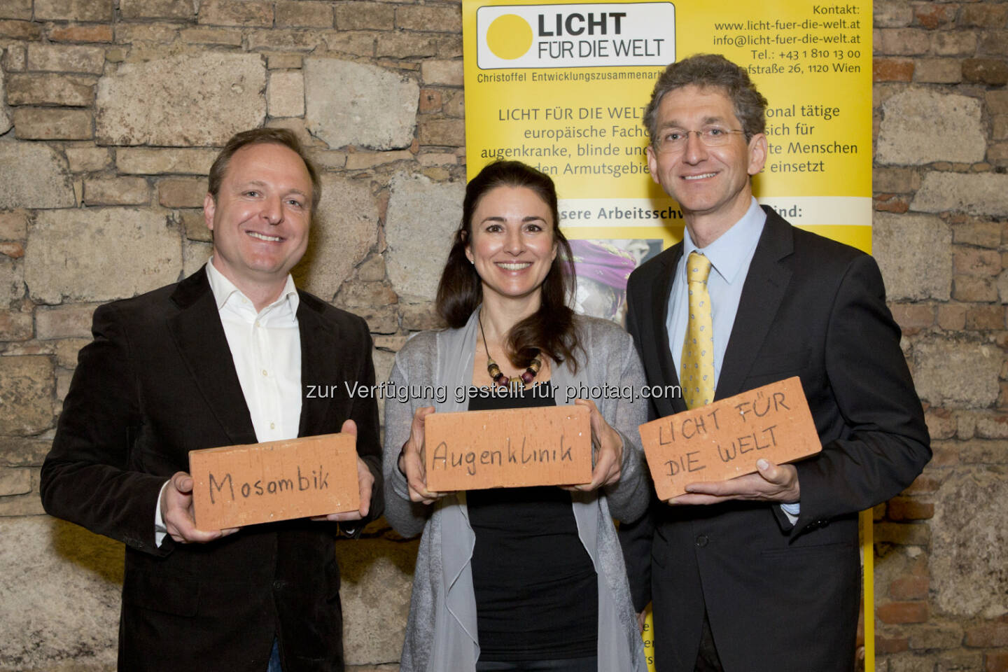 Klaus Minihuber (Projektreferent Licht für die Welt), Irene Ruhswurm (Augenärztin und ehrenamtl. Vorstand  Licht für die Welt), Rupert Roniger (GF  Licht für die Welt) : Licht für die Welt - Christoffel Entwicklungszusammenarbeit: Weltweite Blindheit rückläufig:  Licht für die Welt hilft 2014 mehr als einer Million blinden und anders behinderten Menschen