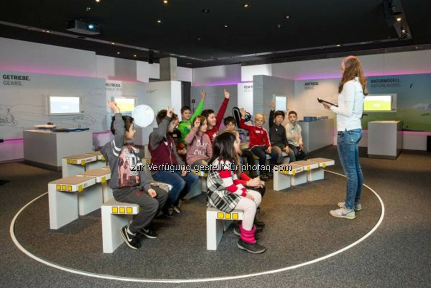 BWM Junior Campus 2.0: Ab sofort können 7- bis 13-Jährige im sogenannten Campus Labor an zehn neuen interaktiven Exponaten die Welt der Mobilität, Nachhaltigkeit und Globalität entdecken.

