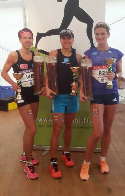Cornelia Köpper, Annabelle Mary Konczer, Elisabeth Niedereder: Triple-Sieg des Tristyle Runplugged Teams bei https://www.laufenhilft.at (01.03.2015)